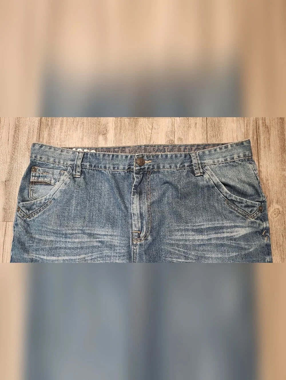 Ecko Unlimited Men's Light Blue Loose Fit Jeans with Embroidered Pockets Size 42